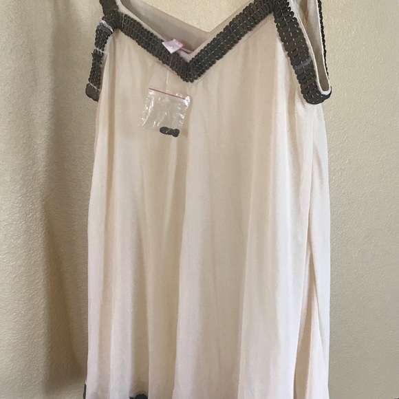 Sleeveless Top - Picture 3 of 6